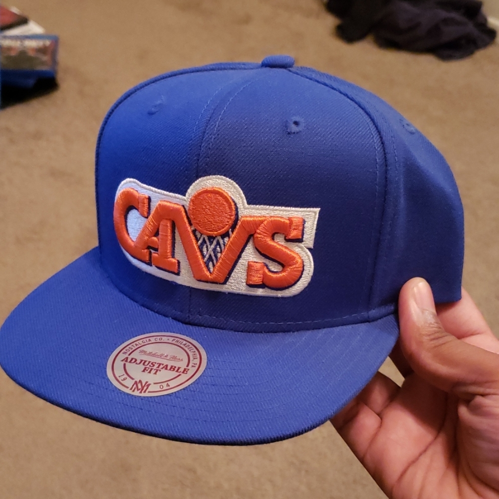 Mitchell & Ness Cavs Hat